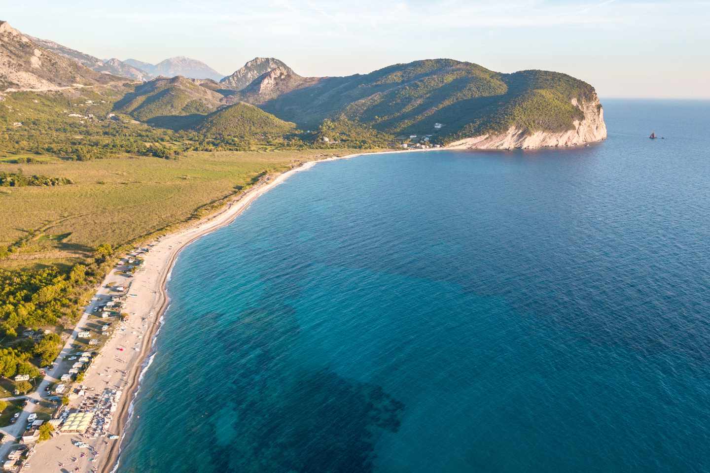 montenegro-luftaufnahme-buljarica-strand-g-1177465854.jpg
