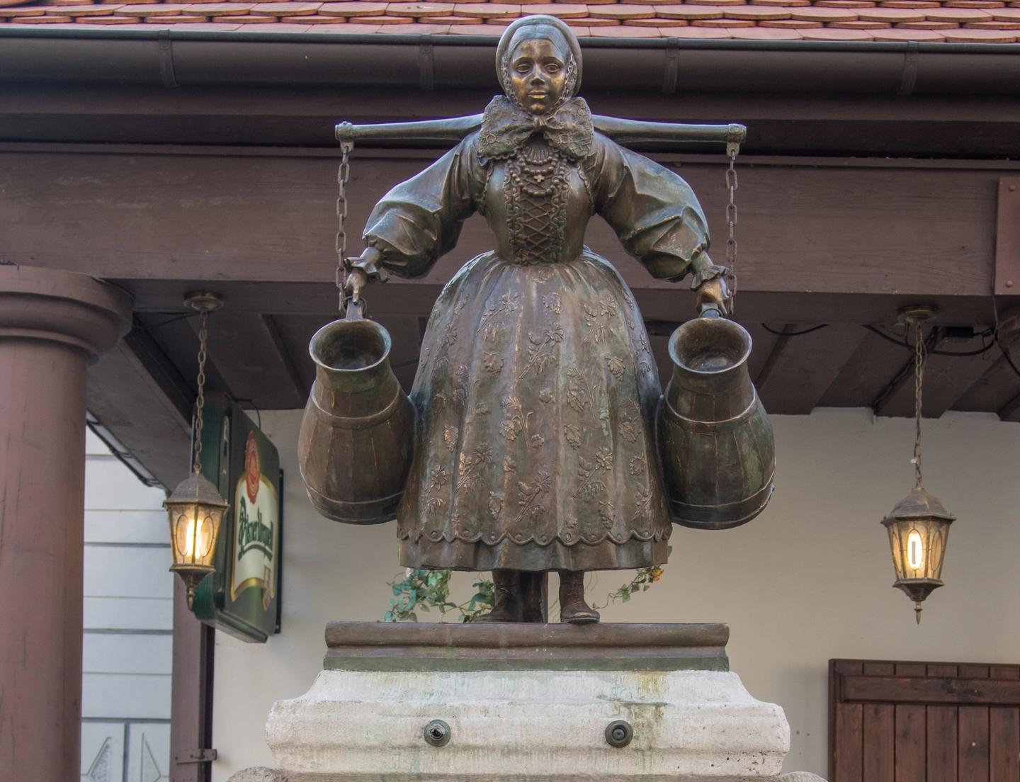 polen-posen-bamberka-brunnen-506787_PantherMedia_B36816349_BamberkaBrunnen Kopie.jpeg