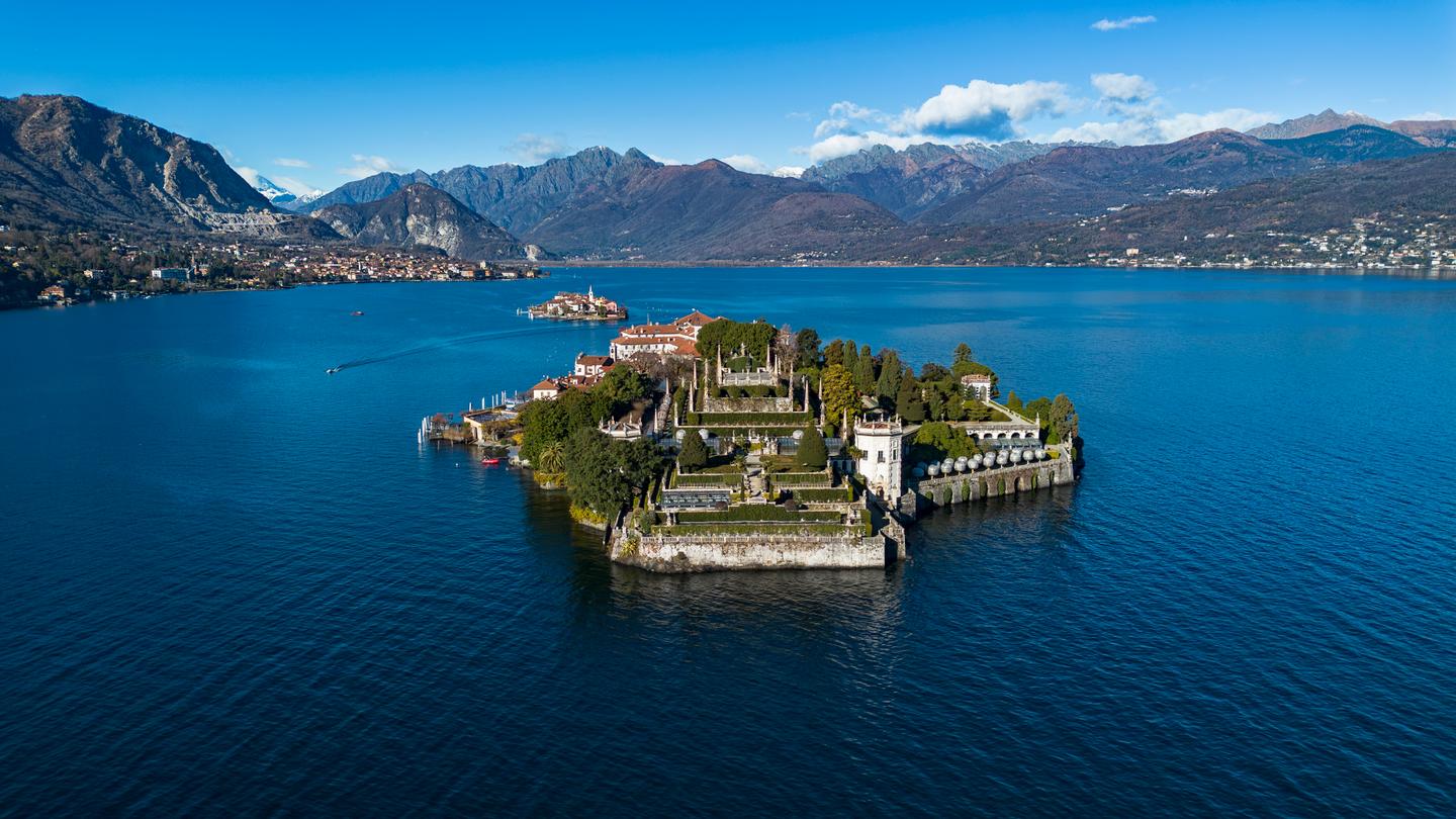italien-lago-maggiore-borromäische-inseln-luftaufnahme-g-1855237098.jpg