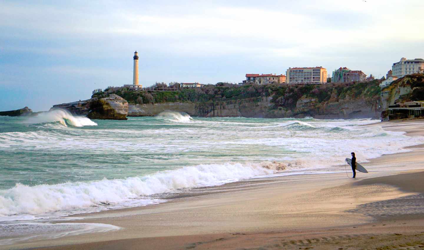 frankreich-biarritz-surfer-am-strand-g-1305597177.jpg