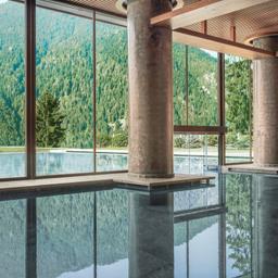 Von der Spa in die Bergwelt schauen: in Italien im Lefay Resort möglich