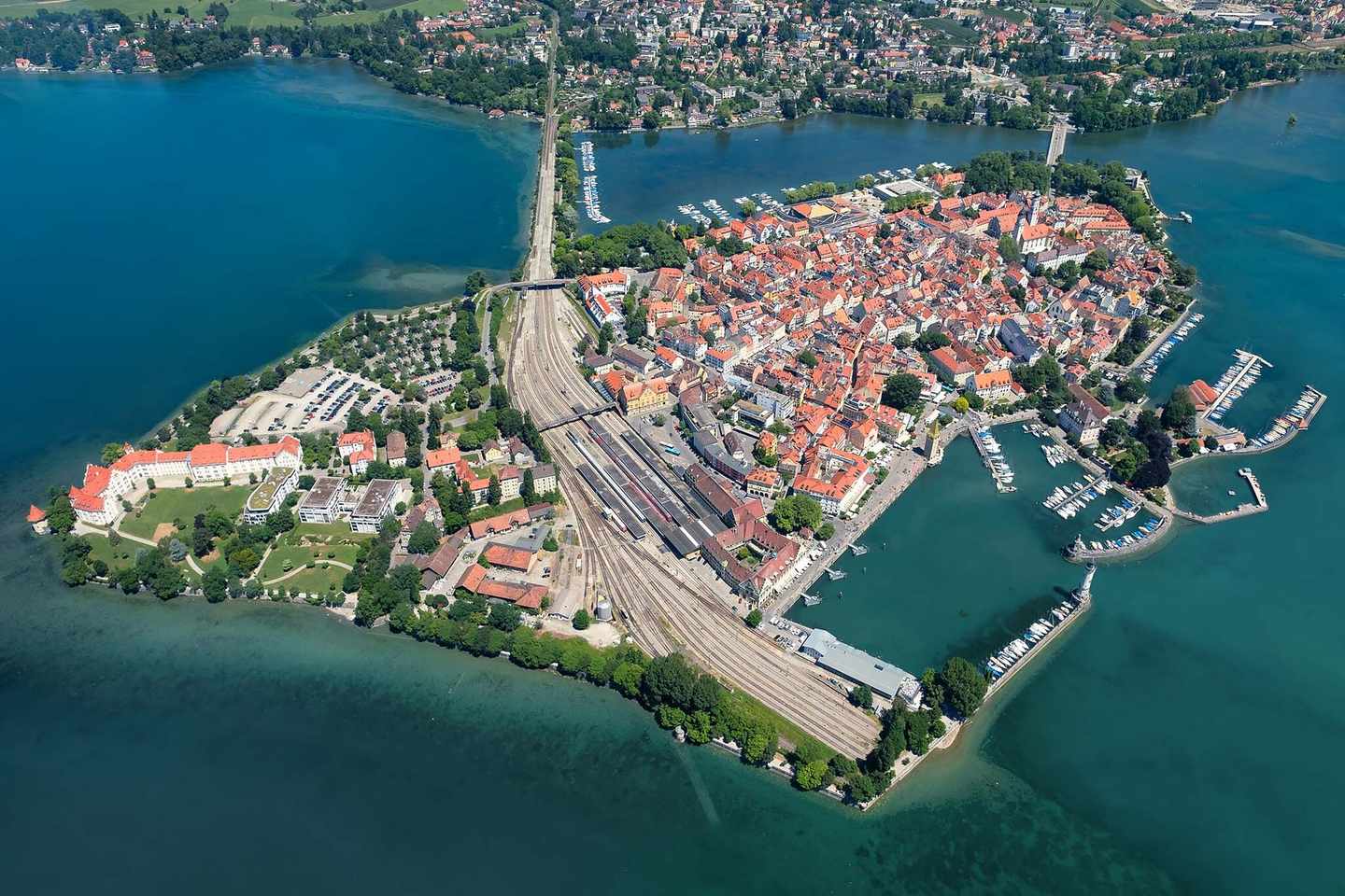 deutschland-bodensee-die-drei-schoensten-inseln-lindau-luftperspektive-g-830609292.jpg