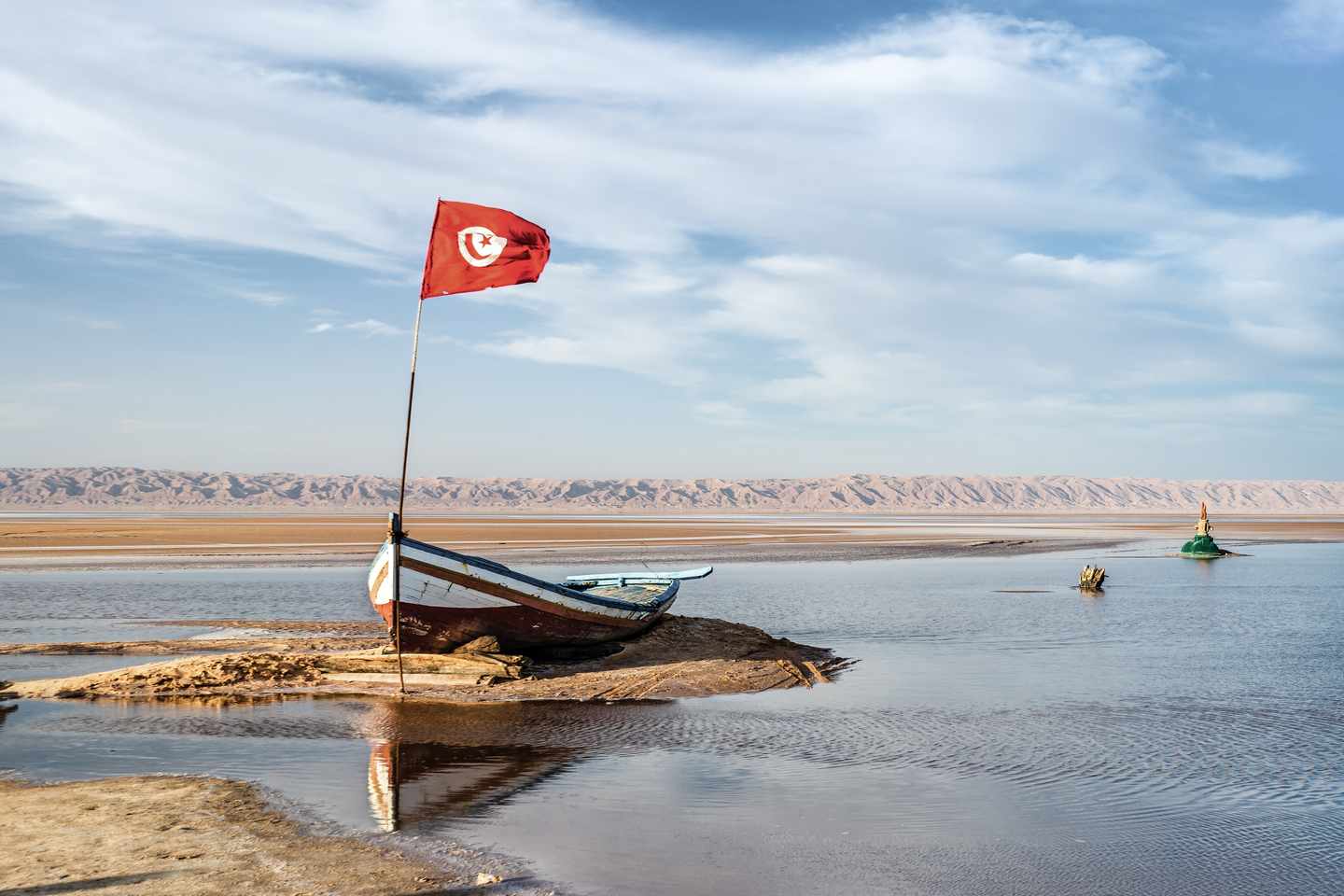 tunesien-wueste-sahara-wuestentour-chott-el-djerid-g-897671078.jpg