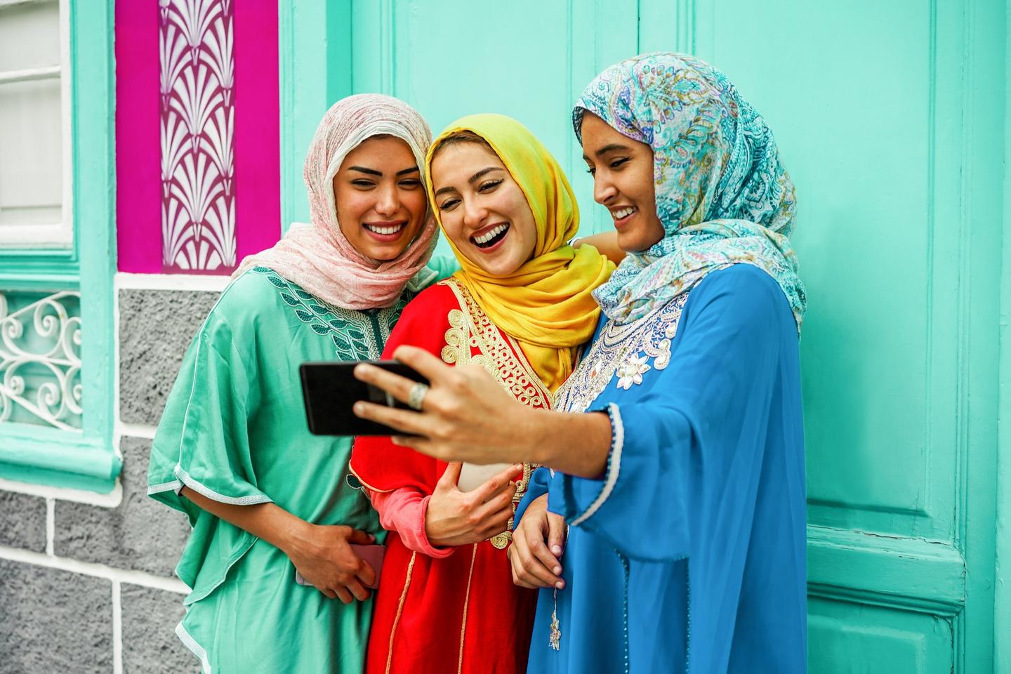 vae-frauen-selfie-g-1127156361.jpg