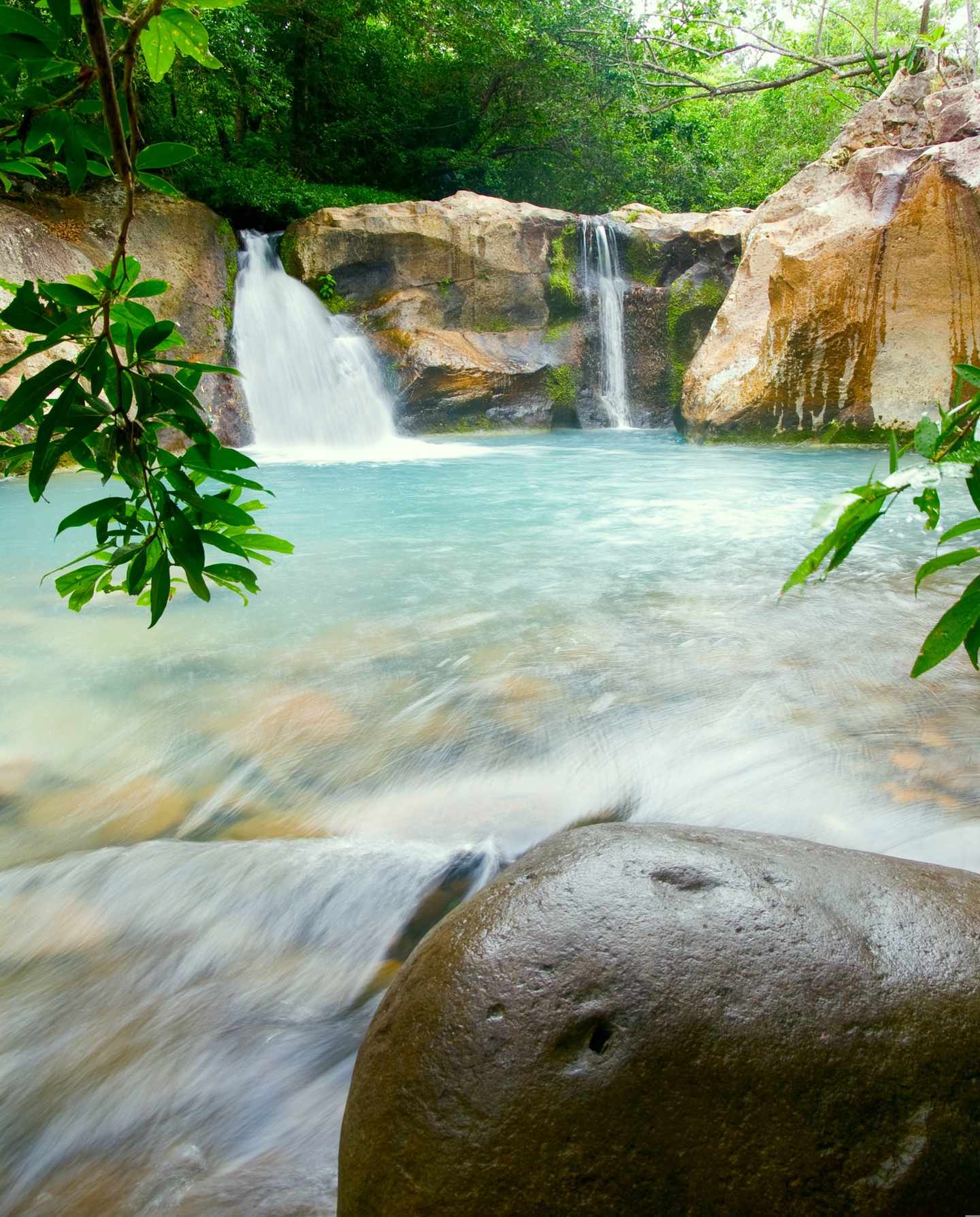 costa-rica-rincon-de-la-vieja-wasserfall-g-186376621.jpg
