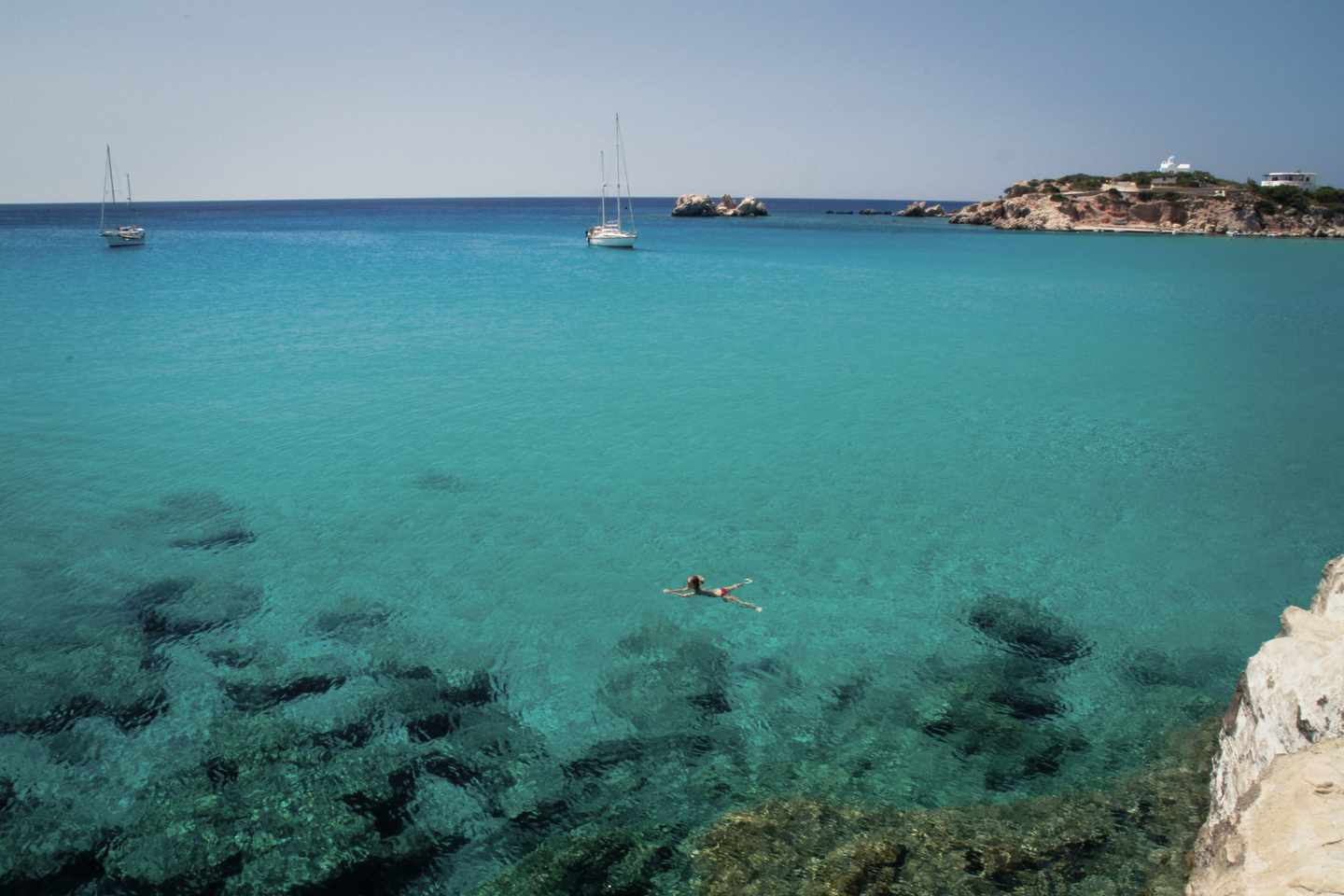 griechenland-karpathos-bucht-segelboote-g-532817461.jpg