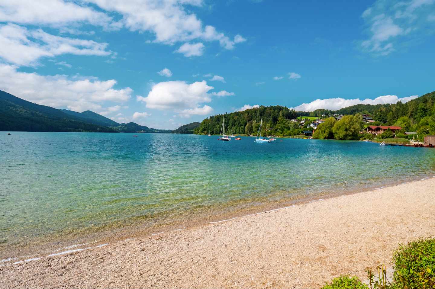 oesterreich-salzburger-land-salzkammergut-fuschlsee-strand-und-glassklares-wasser-g_1271605075.jpg