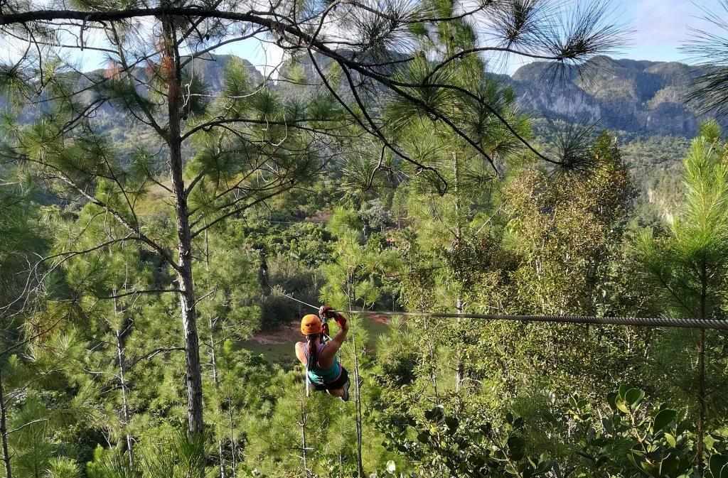 kuba-zipline-vinales-tal.jpg