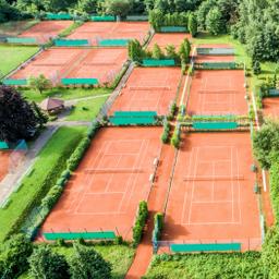 tennis-tennisanlage-sandplaetze-g-856174088.jpg