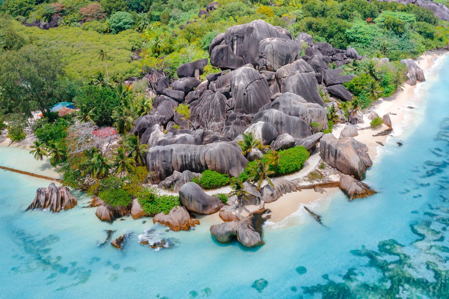 seychellen-la-digue-anse-source-dargent-luftansicht-g-1346353518.jpg