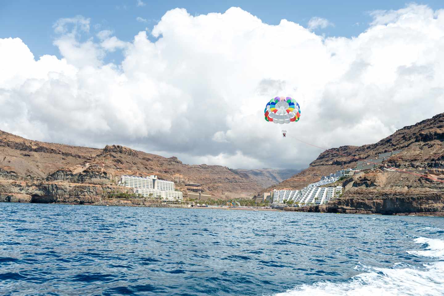 spanien-gran-canaria-kitesurfen-kueste-in-puerto-mogan-g-1867526563.jpg