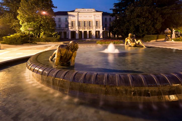 italien-venetien-abano-terme-platz-g-808759994.jpg