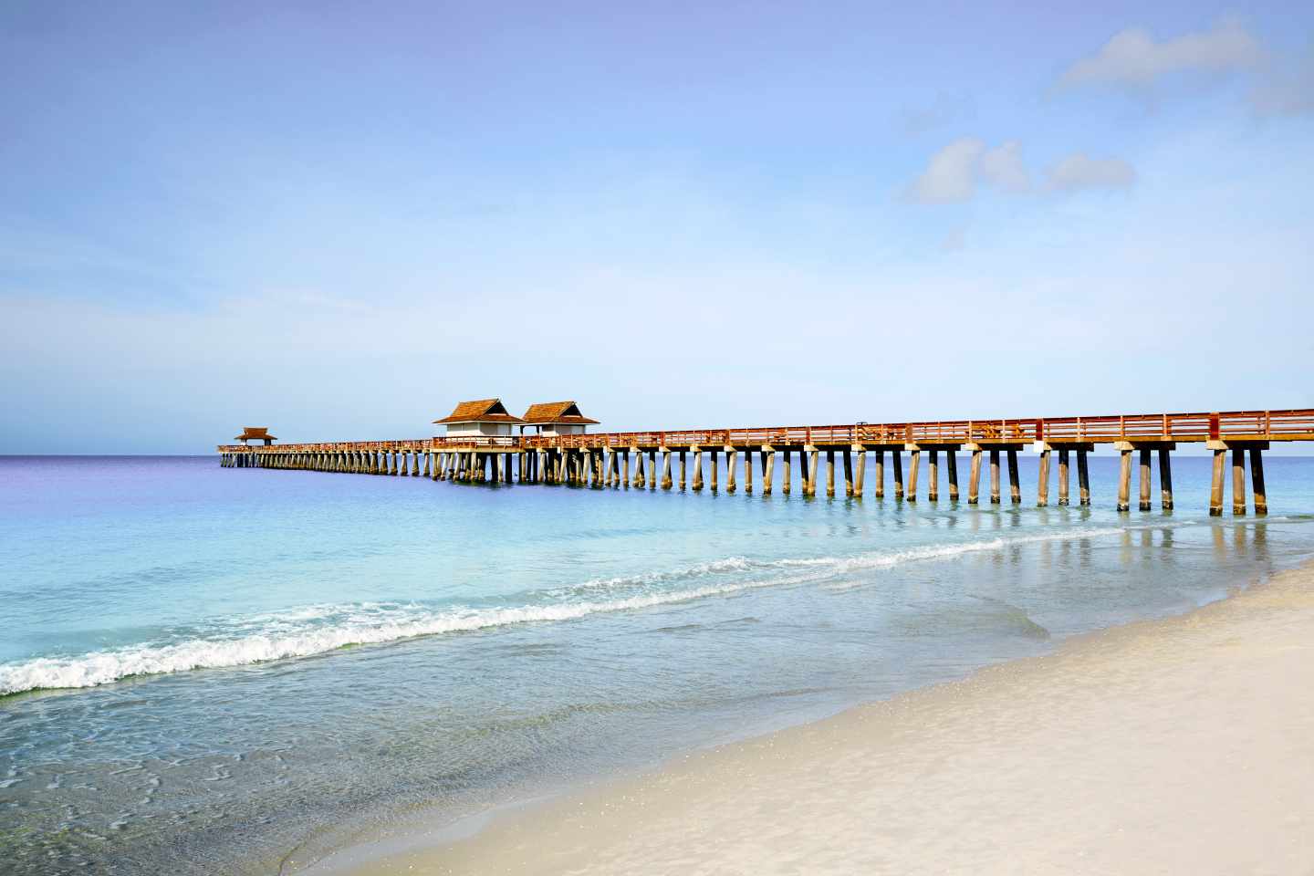florida-naples-pier-g-909456950.jpg