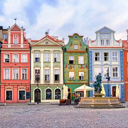 polen-posen-marktplatz-bunte-heauserfassade-g-508004654.jpg
