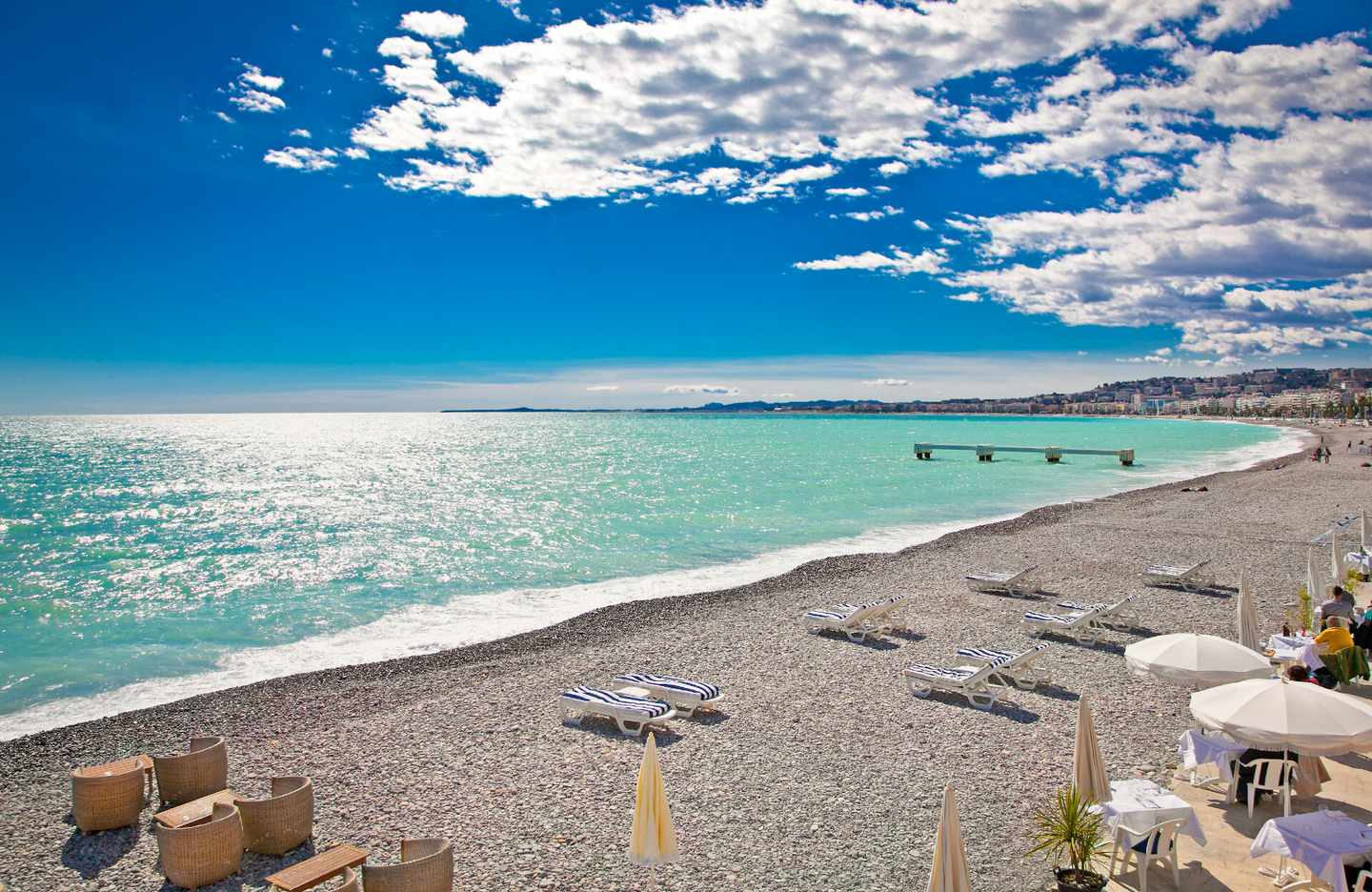 frankreich-cote-d-azur-nizza-strand-klein-g-487179347.jpg