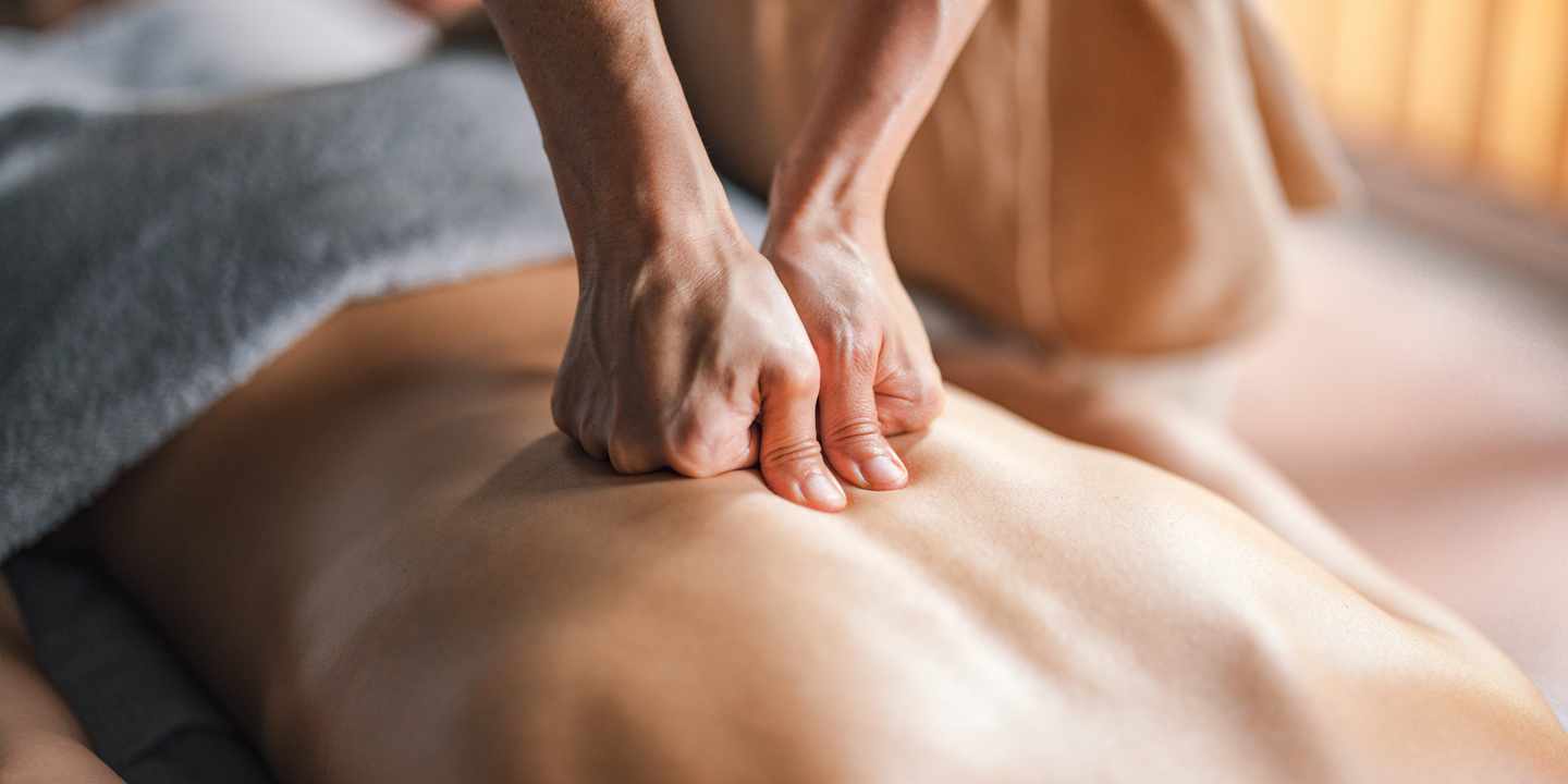 wellnessurlaub-spa-massage-entspannung-frau-rueckenmassage-behandlung-g-1590247404.jpg