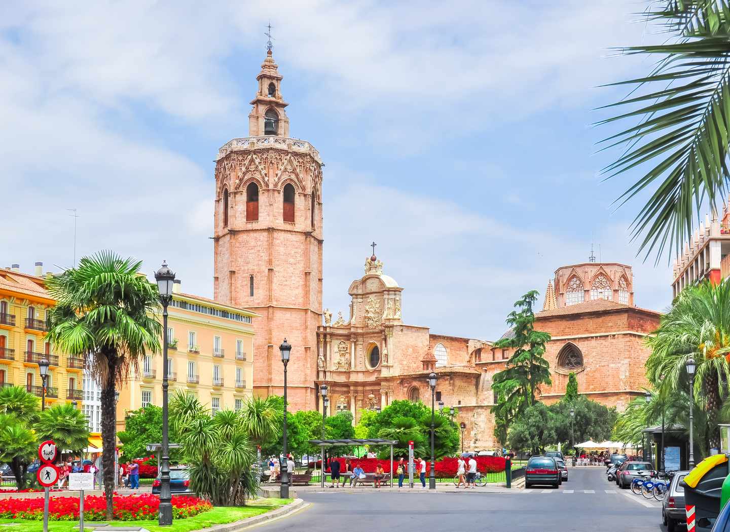 bltfbce666e4a4e0abc-spanien-valencia-el-miguelete-turm-1018429630.jpg Blick auf den El Miguelete Turm als Wahrzeichen von Valencia