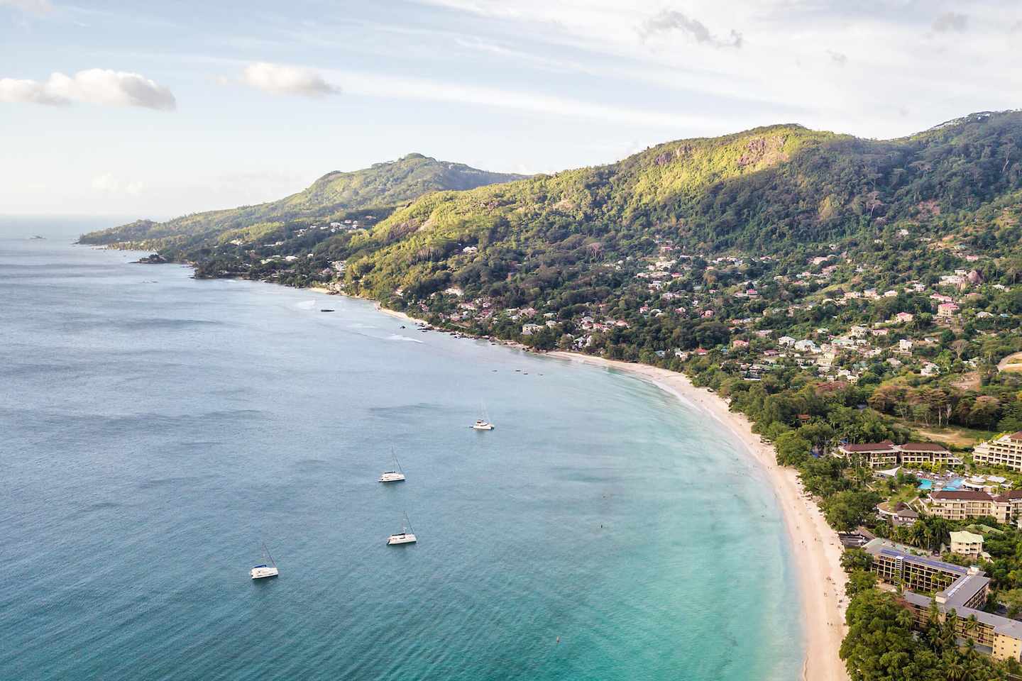 seychellen-mahe-beau-vallon-g-846007022.jpg