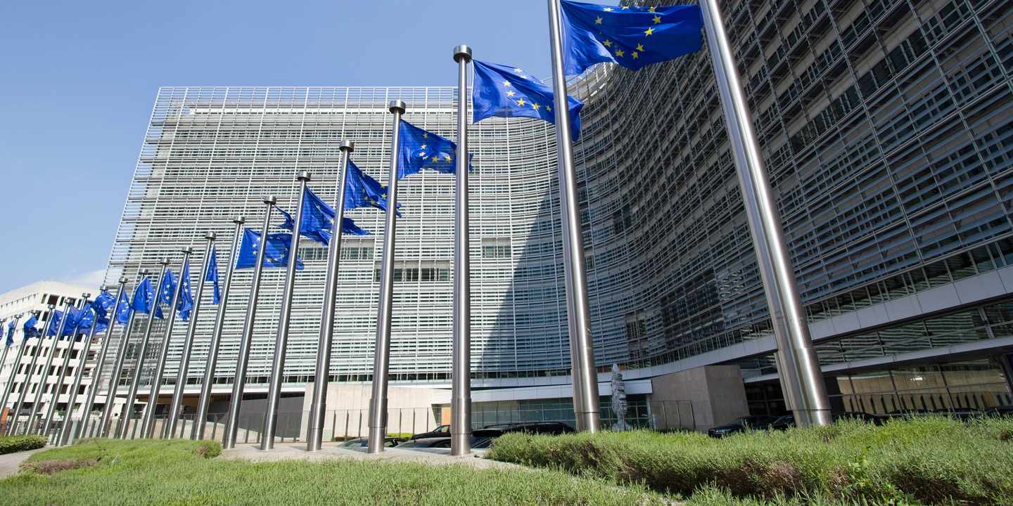 belgien-bruessel-europaeische-union-flaggen-g-526091951.jpg