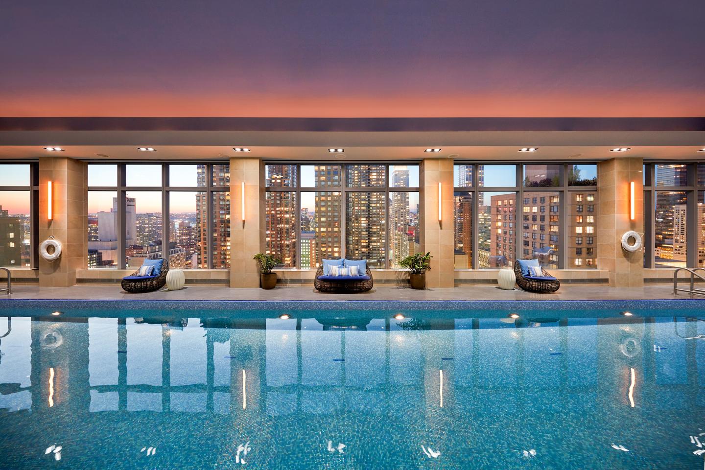 bestehotelsny-new-york-mandarin-oriental-pool-d-1141618.jpg