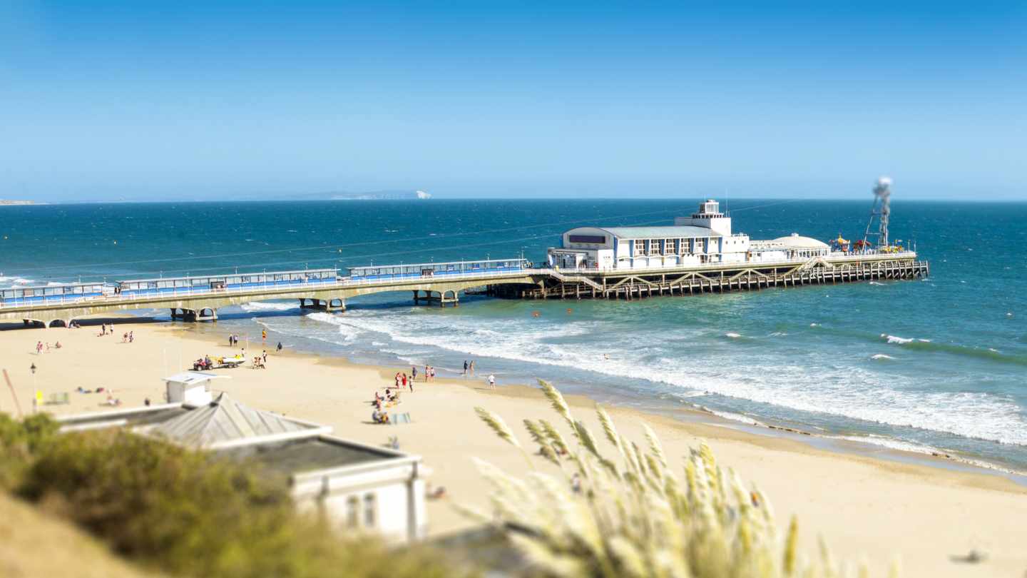 grossbritannien-bournemouth-beach-pier-g-600093184.jpg