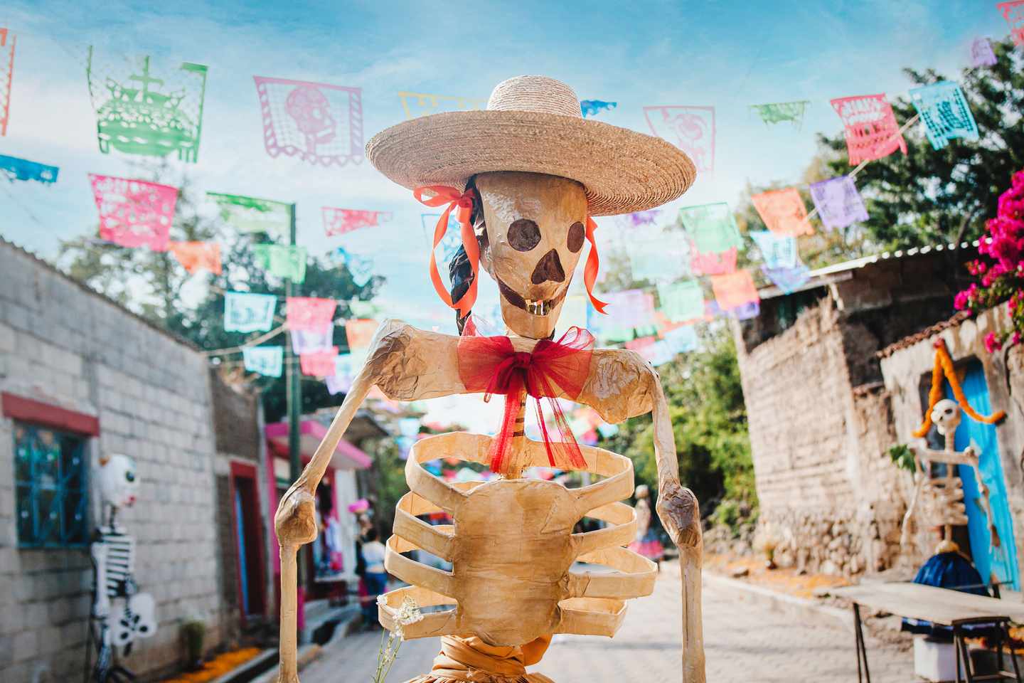 karibik-mexiko-dia-de-los-muertos-strasse-g-1279713665.jpg