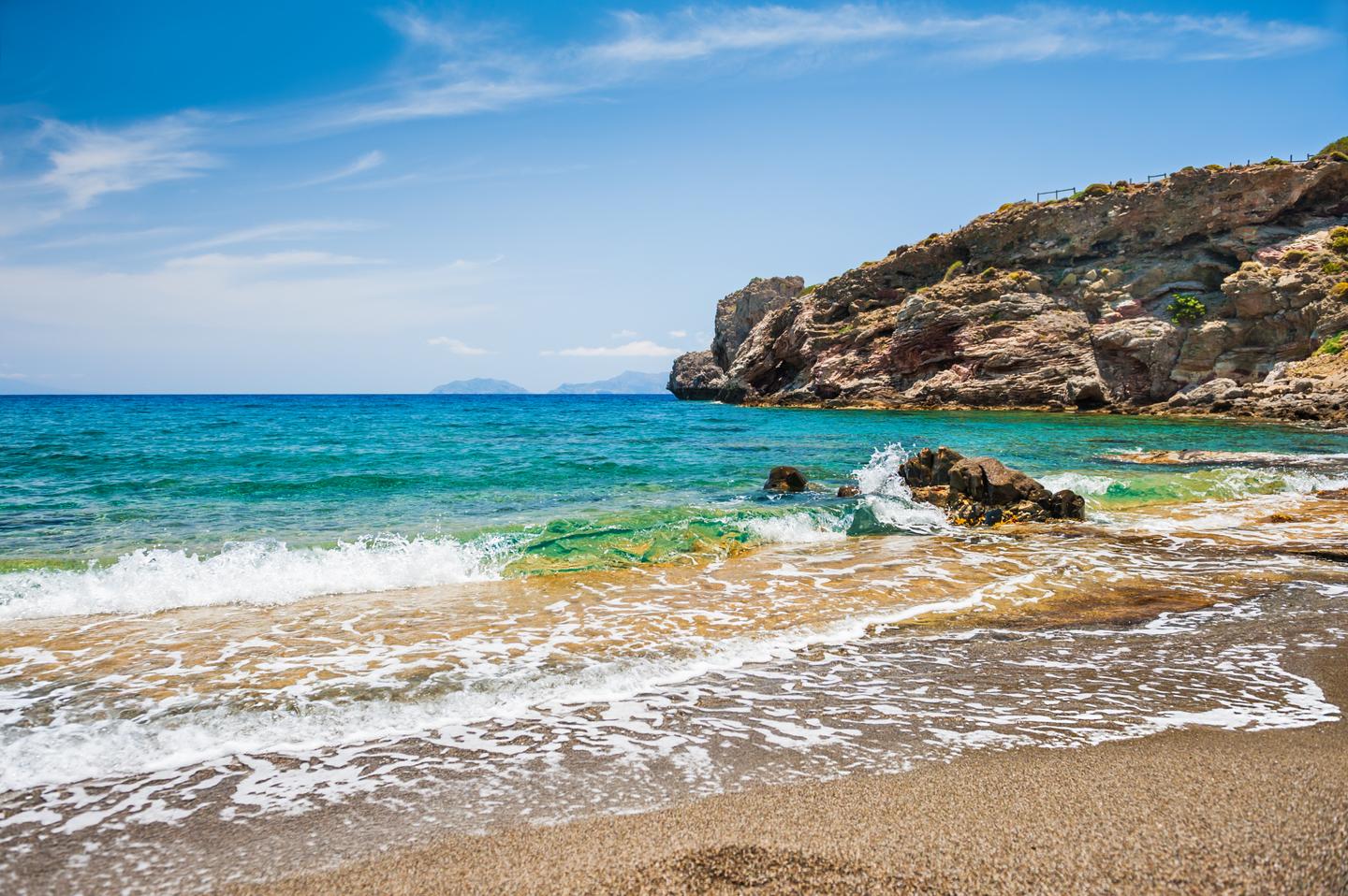 kreta-malia-wasser-und-felsen-g-480976700.jpg
