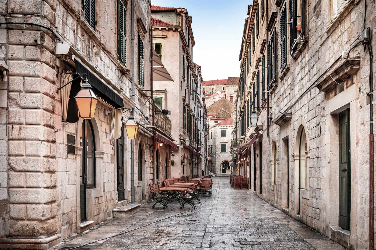 kroatien-dubrovnik-altstadt-gasse-g-638546398_bearbeitet.jpg