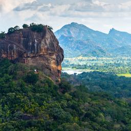sri-lanka-sigiriya-lion-rock-g-626036388.jpg