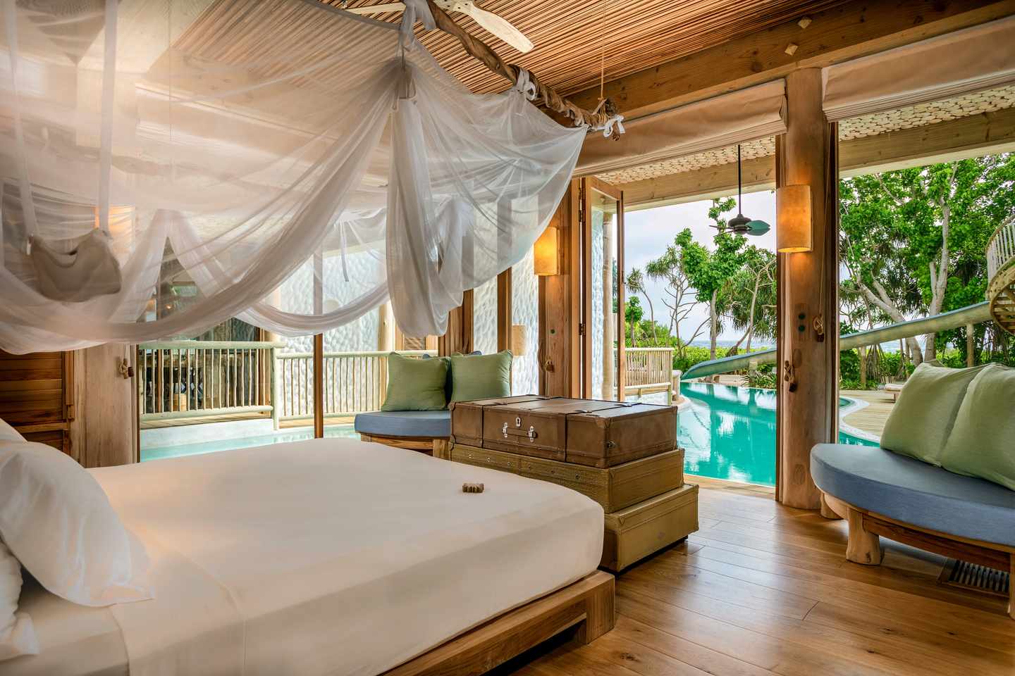 blt392e1074bf6d1e6c-deluxe-aussergewoehnliche-uebernachtungen-soneva-fushi-der1400203.jpg Villen mit eigenem Pool bieten maximale Privatsphäre mitten im Grünen