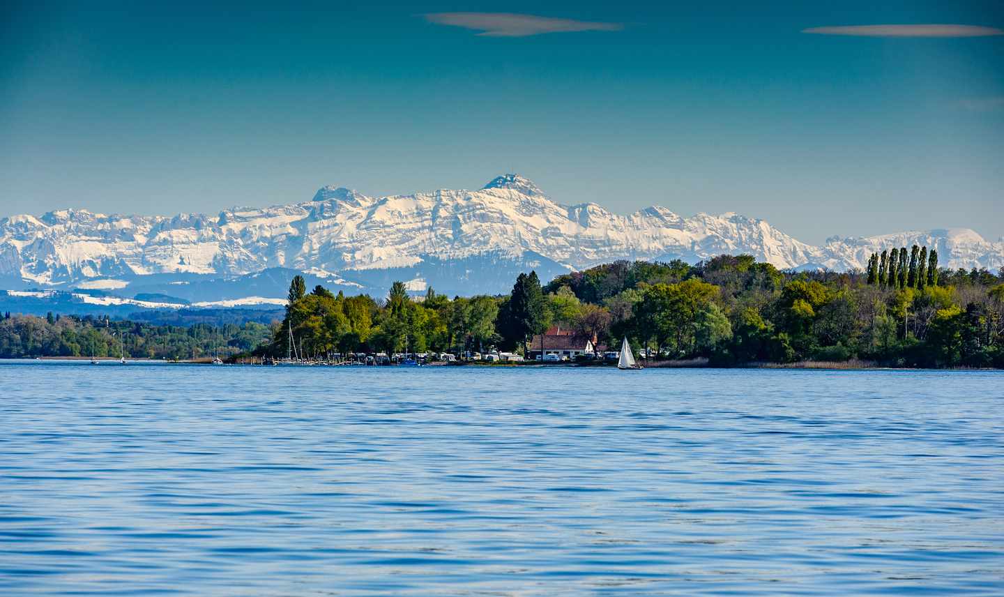 deutschland-bodensee-see-und-berge-panorama-g-681033722.jpg