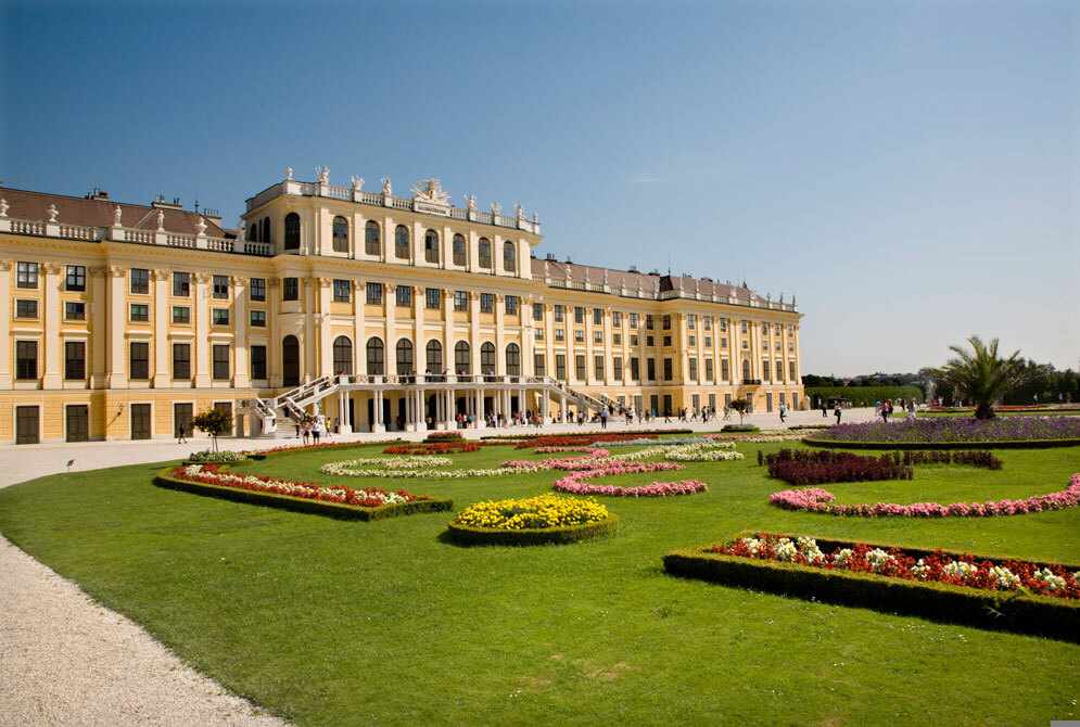 wien-schloss-schoenbrunn-t-152121140.jpg