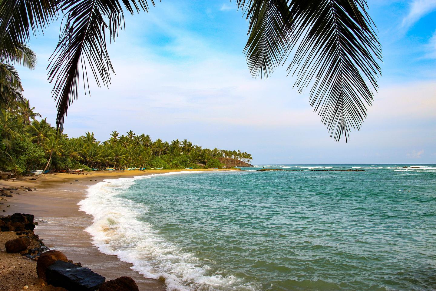 sri-lanka-mirissa-strand-meer-t-646121656.jpg