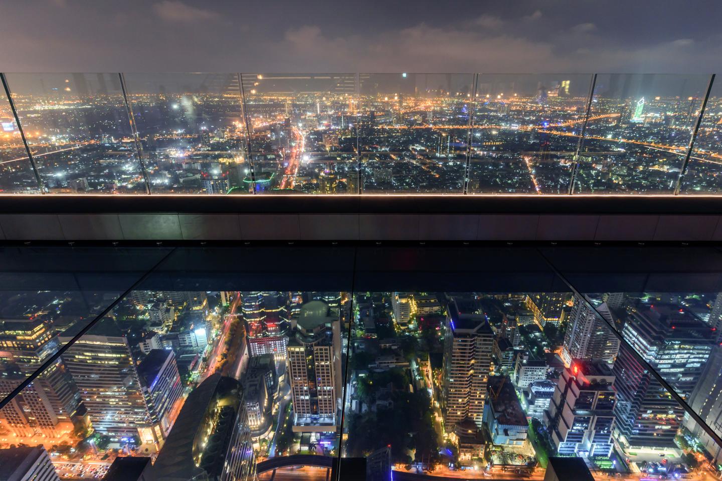 yoga-thailand-bangkok-mahanakhon-skywalk-g-1145239337.jpg