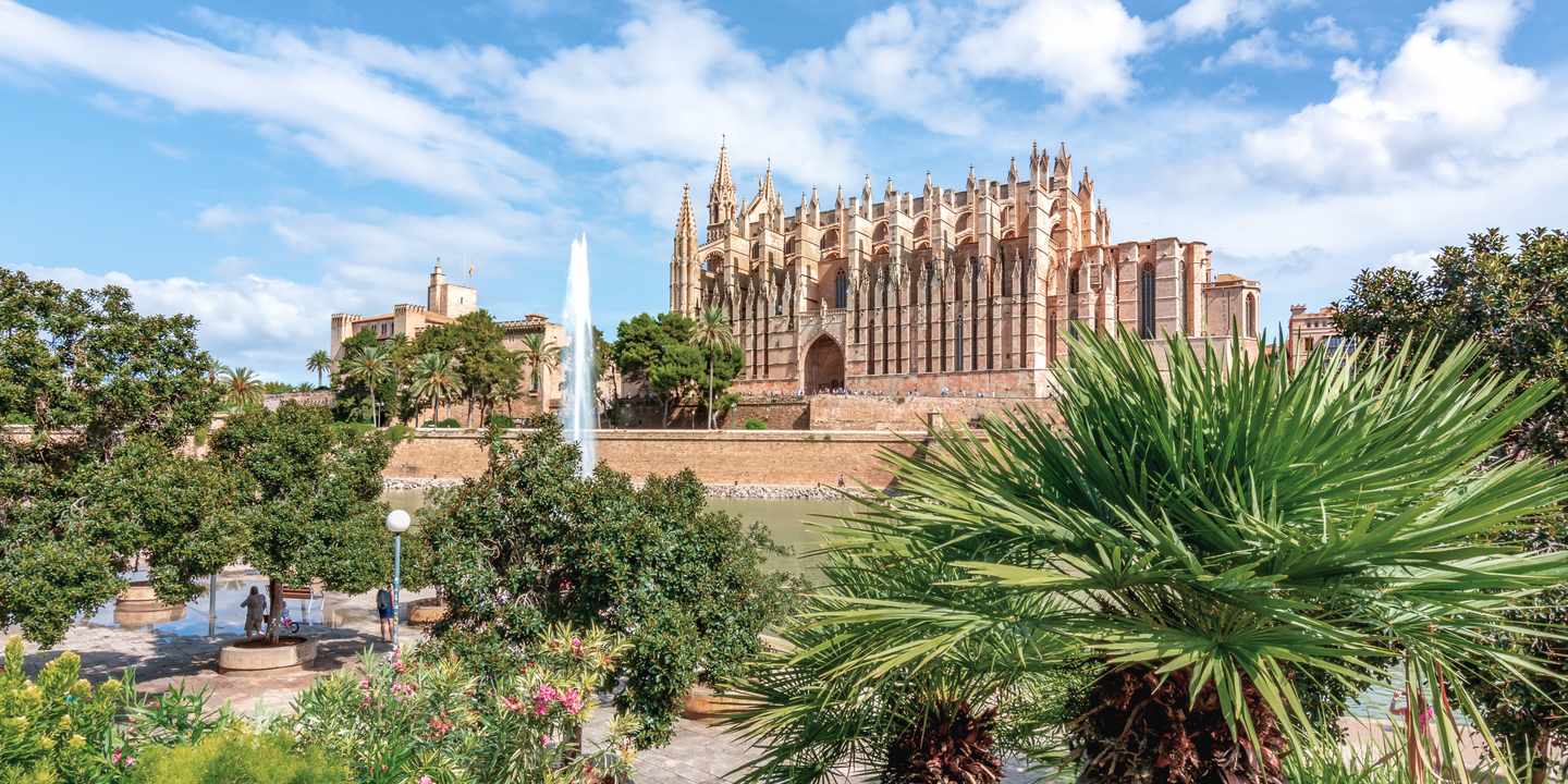 spanien-mallorca-palma-de-mallorca-kathedrale-la-seu-g-1142870629.jpeg