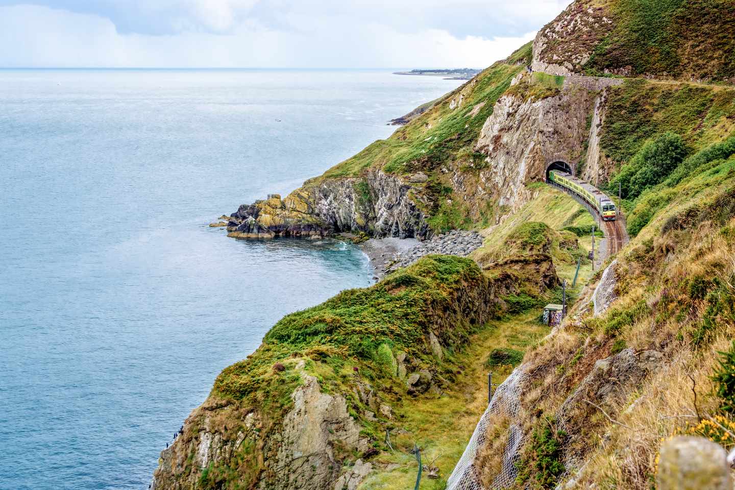 irland-cliff-walk-bray-zug-g-1200384693.jpg