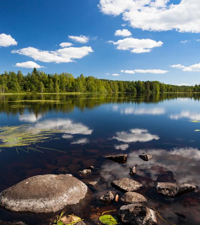 Eindrucksvolle Finnland-Sehenswürdigkeiten finnland-see-t-483586876.jpg