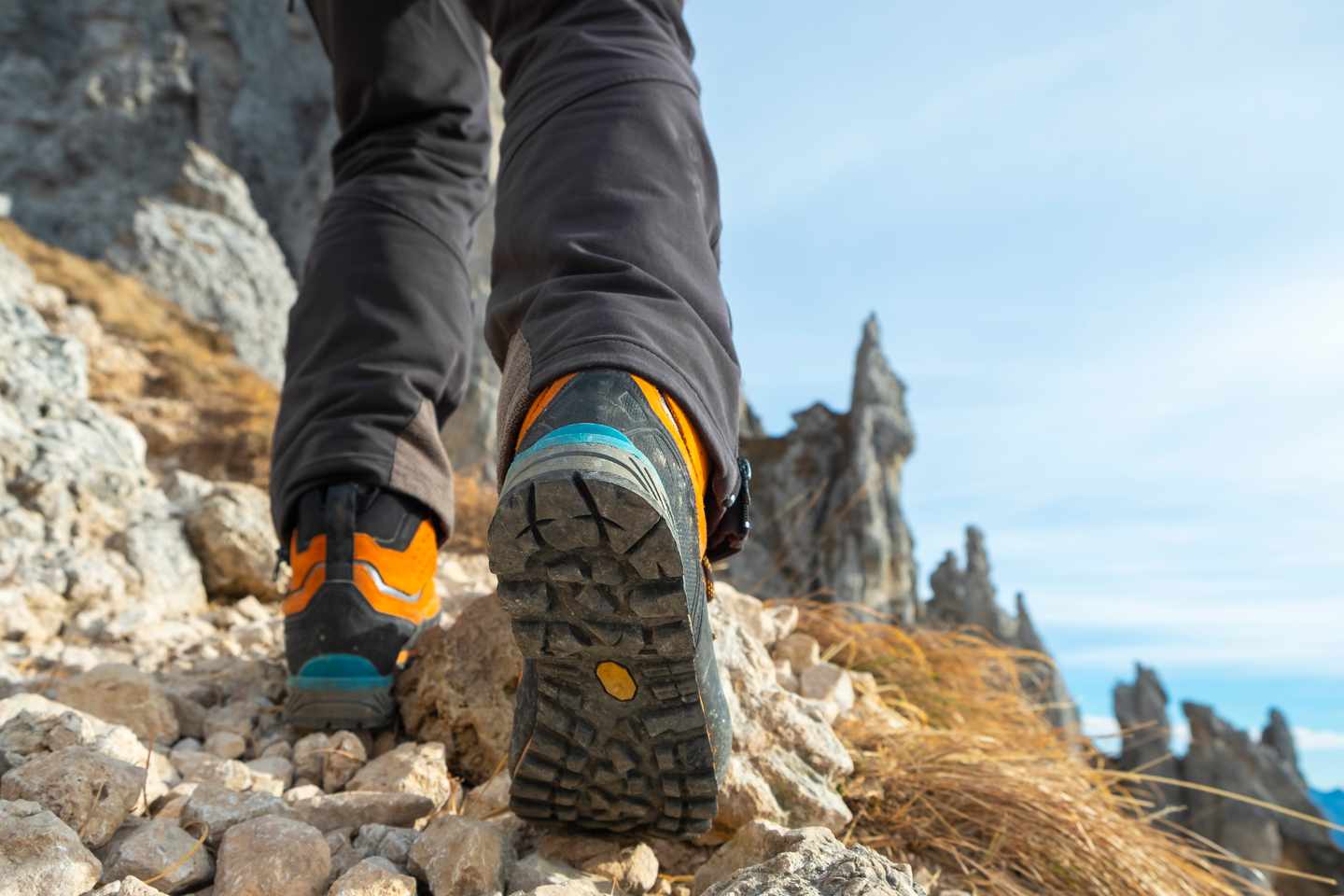 perfektes-schuhewerk-zum-wandern-g-1124629106.jpg