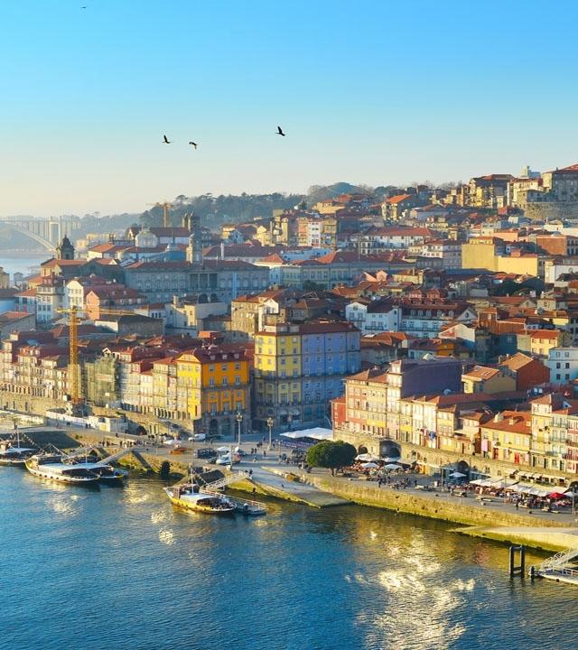 Reisekalender September. Stadtansicht von Porto, Portugal.