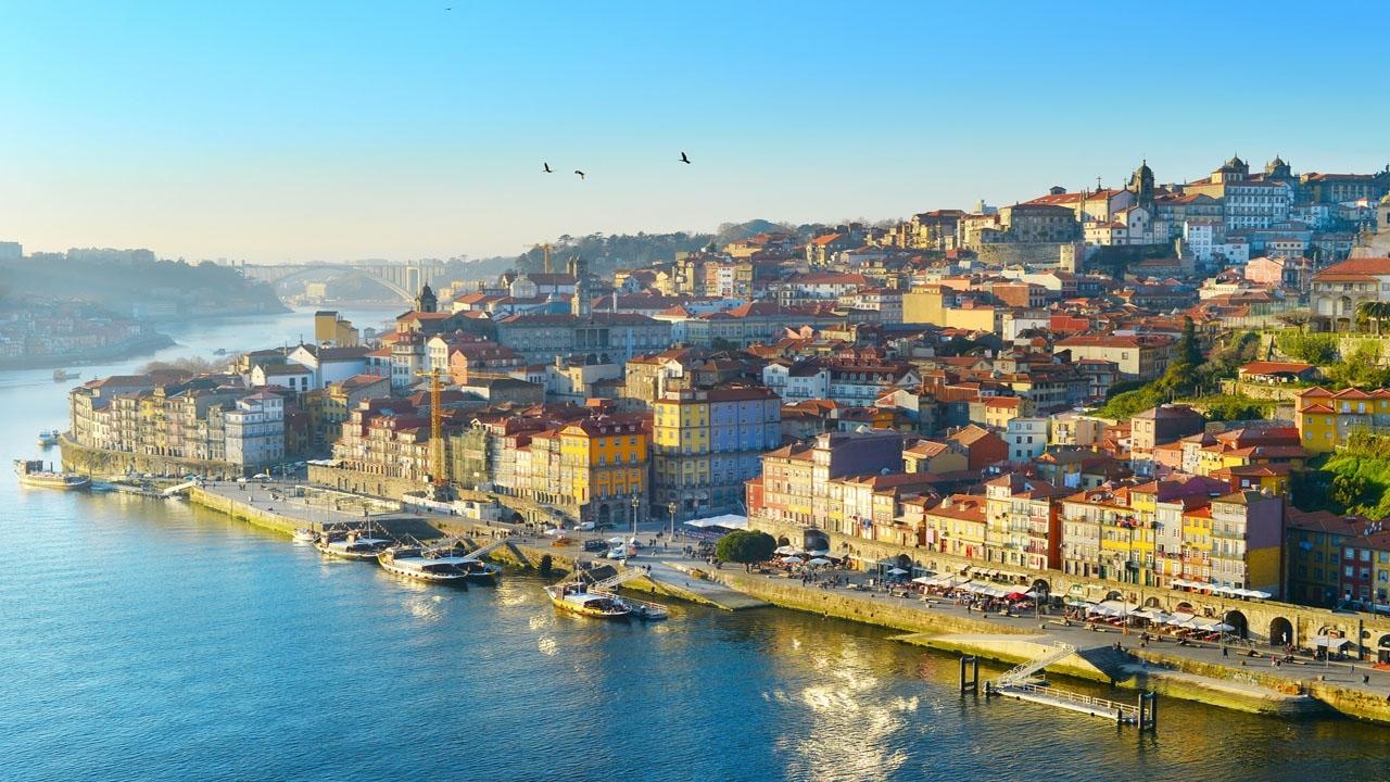 porto-portugal-stadtansicht-t-596776254.jpg