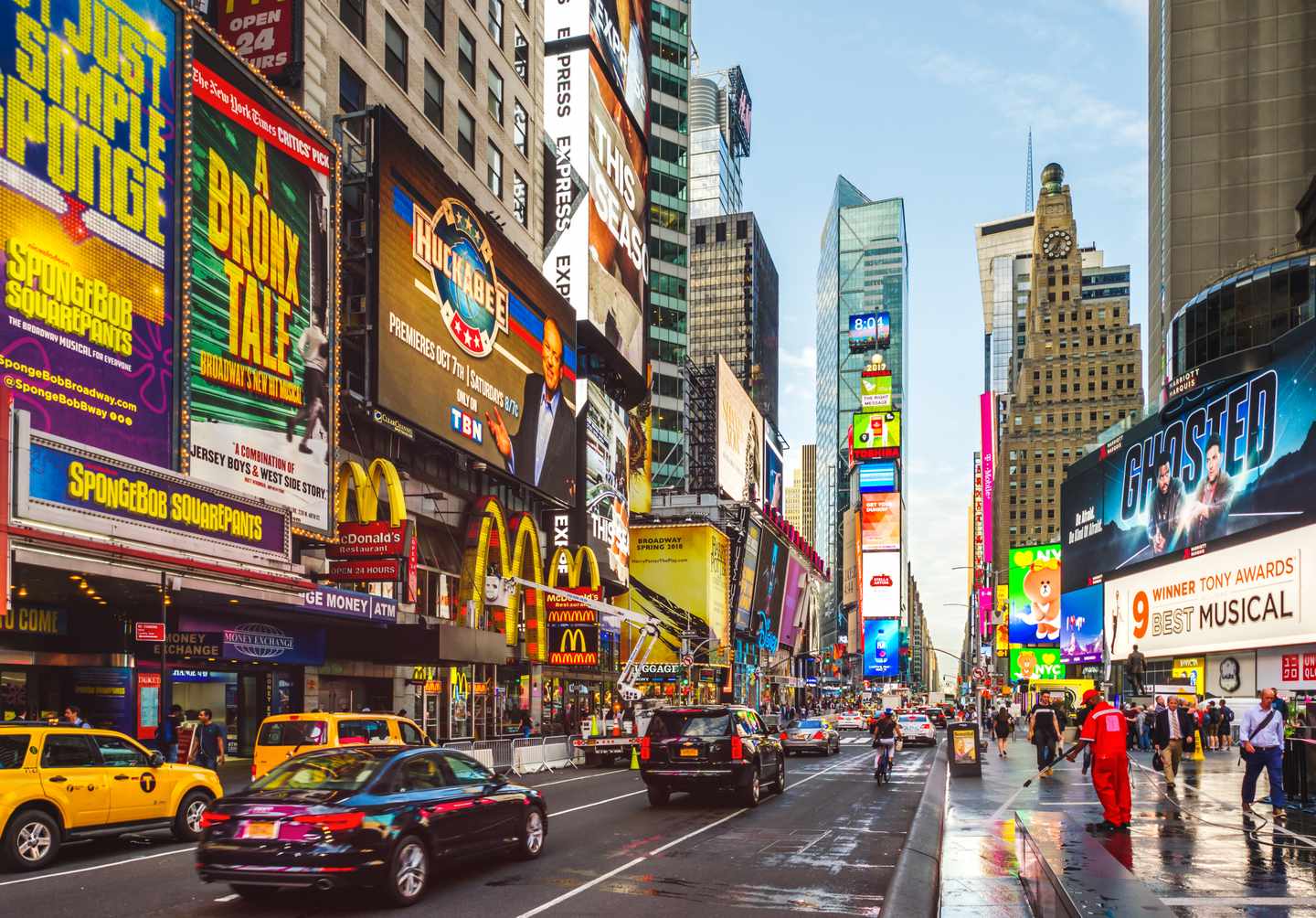 usa-new-york-times-square-verkehr-werbung-g-900844294.jpg