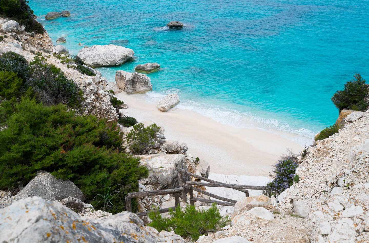 italien-sardinien-cala-goloritzé-g-496664367.jpg