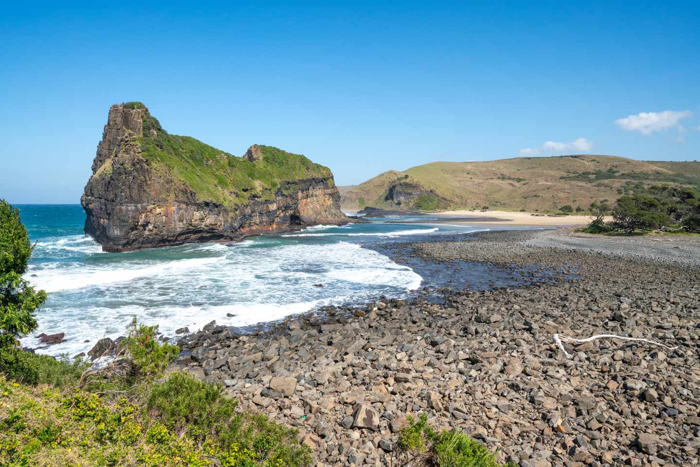 suedafrika-wild-coast-provinz-eastern-cape-hole-in-the-wall-naturfelsentor-nahe-coffee-bay-strand-g-2182475078.jpg