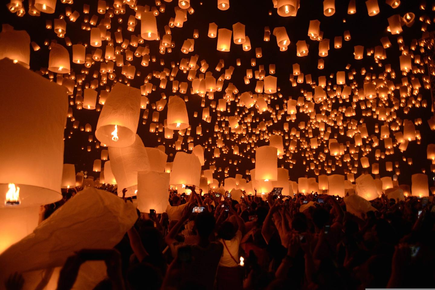 thailand-loy-krathong-t-517851647.jpg