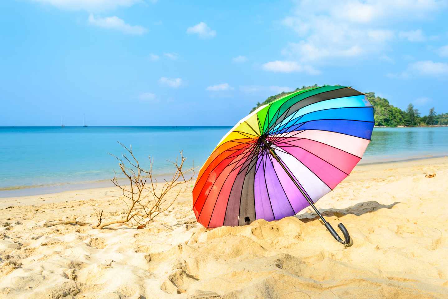 sonnenschirm-bunt-strand-t-479061306.jpg
