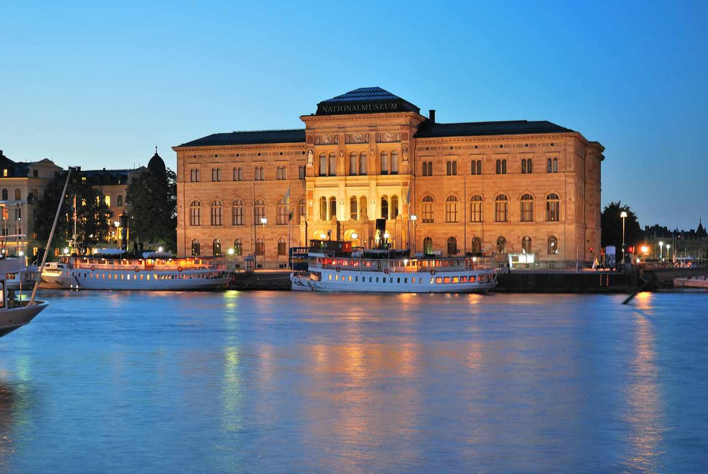 schweden-stockholm-bei-nacht-g-120659421.jpg