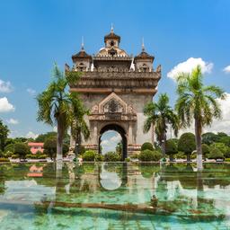 laos-patuxai-denkmal-sehenswuerdigkeit-g-831586564.jpg