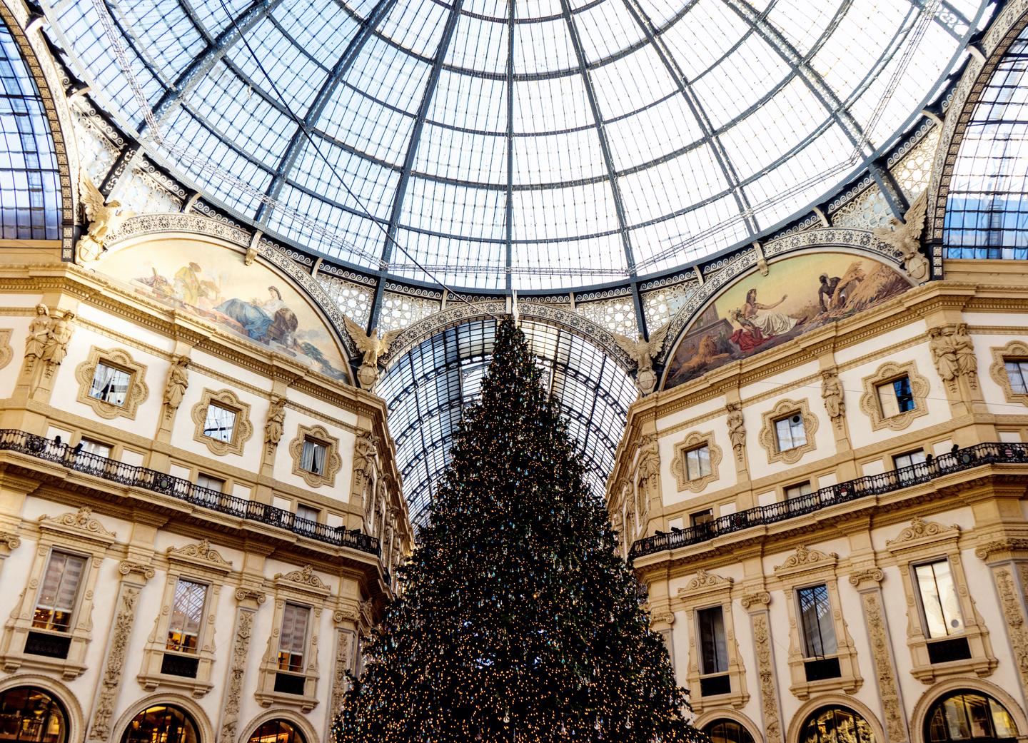 blt8aff63fbf9a8913f-italien-mailand-galleria-vittorio-emanuele-weihnachtgen-g-885412370.jpg italien-mailand-galleria-vittorio-emanuele-weihnachtgen-g-885412370.jpg