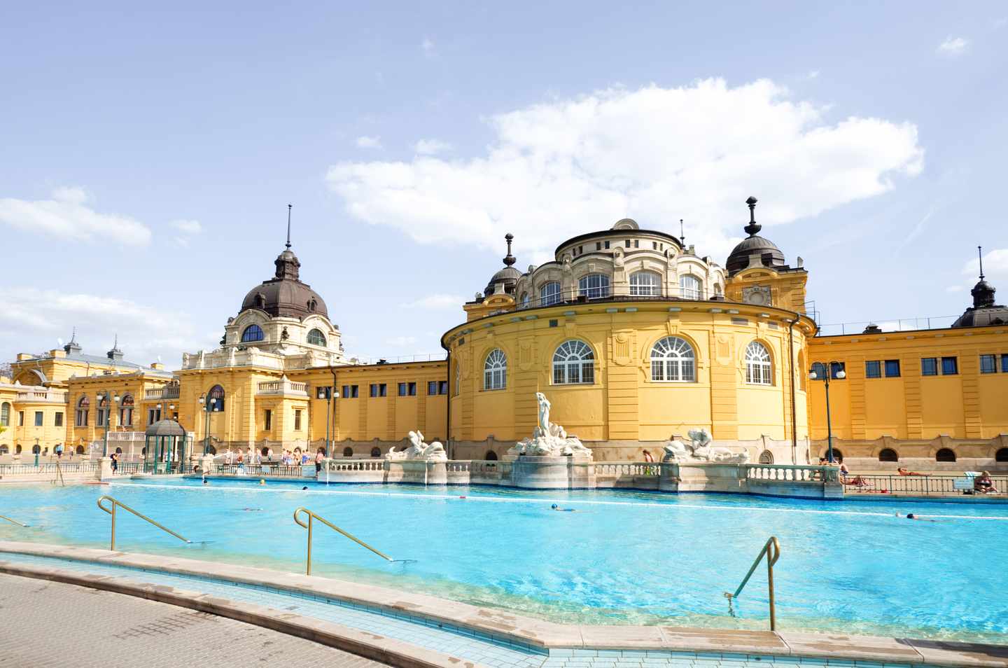 ungarn-budapest-szechnyi-bad-spa-g-166217064.jpg