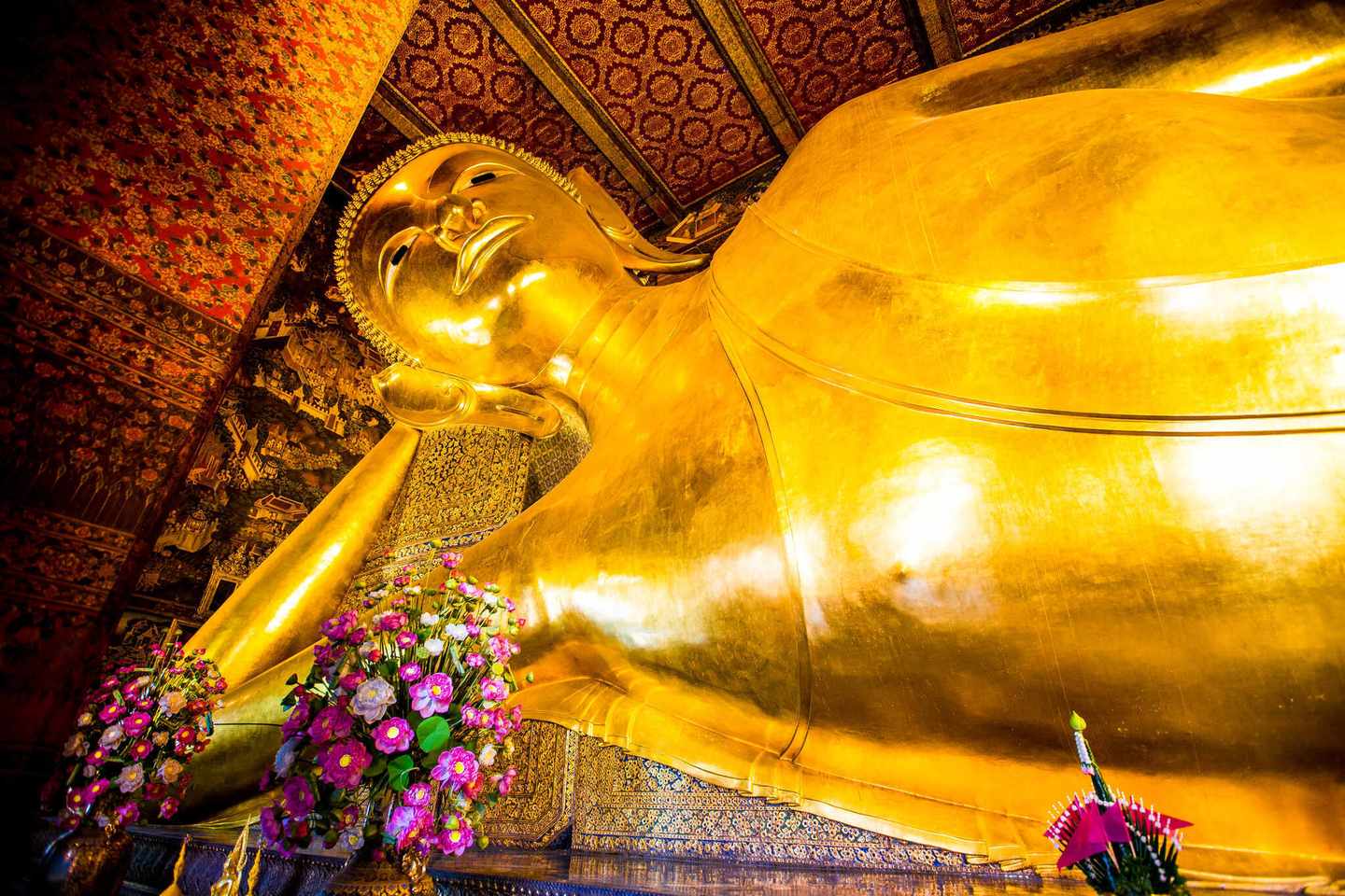 thailand-bangkok-ruhender-buddha-in-wat-po-g-510769643.jpg